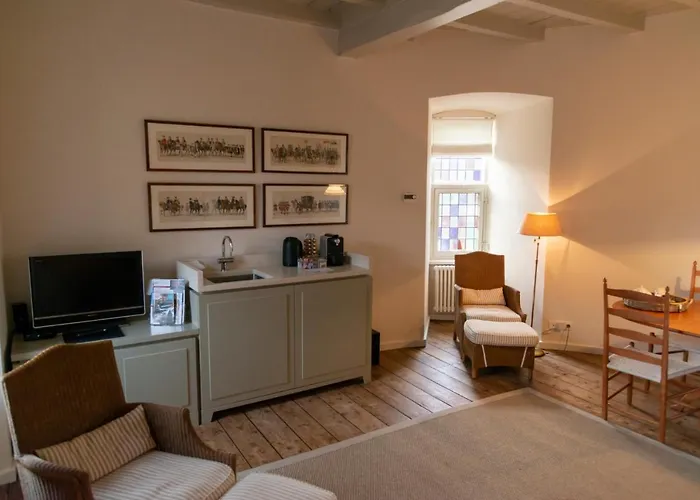 Hotel Kasteel Bergh 3*