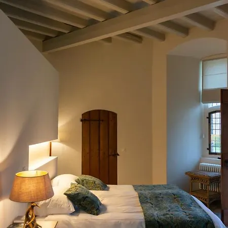 Kasteel Bergh Szálloda 3*