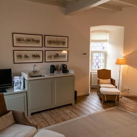 Hotel Kasteel Bergh 3*